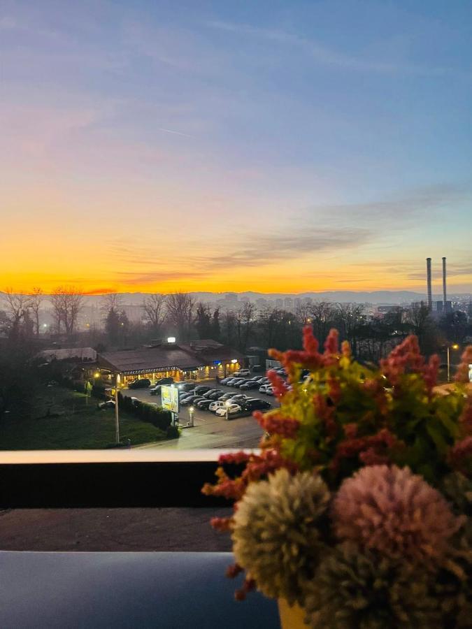 Stan na dan Apartman Purple Apartment Banja Luka Bagian luar foto